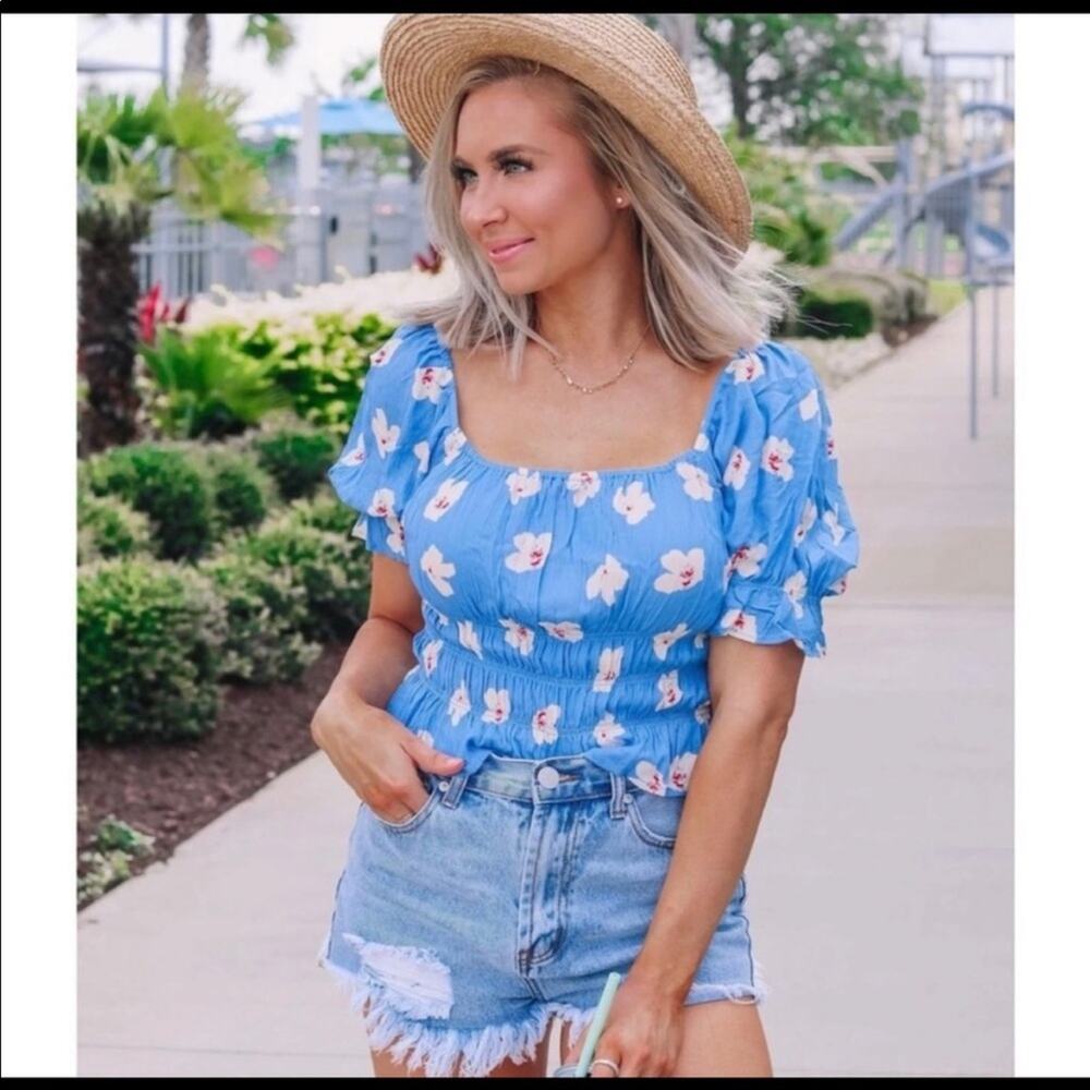 Nordstrom All in Favor Blue Floral Smocked Cropped Blouse Medium Nwt